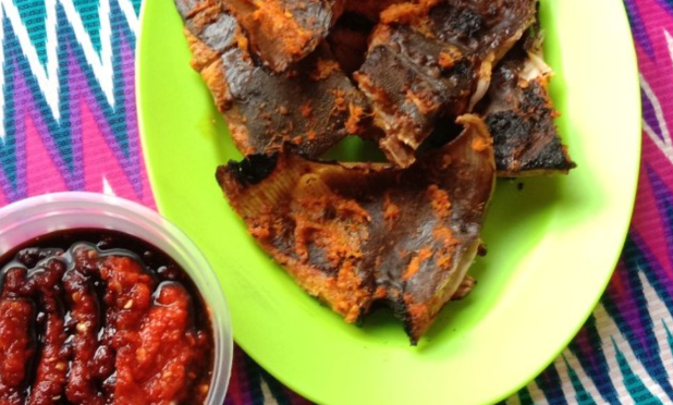 Review Ikan Pari Panggang Bumbu Rempah Tradisional