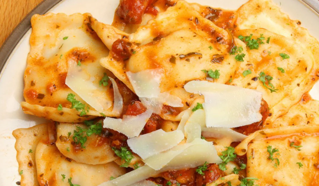 Review Makanan Ravioli Isi Keju dengan Saus Butter