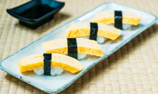 Review Makanan Sushi Tamago Nigiri Manis Lembut