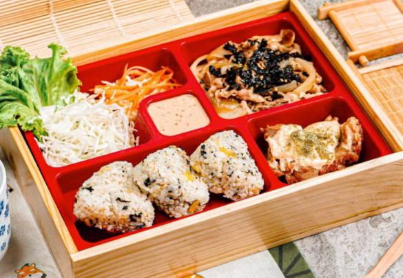 Review Bento Jepang Praktis dengan Lauk Komplet