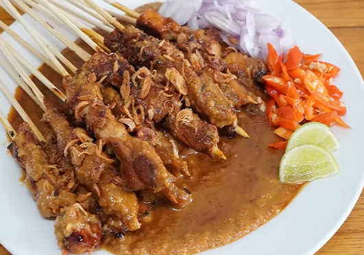 Review Makanan Sate Ayam Madura Lezat dengan Bumbu Kacang