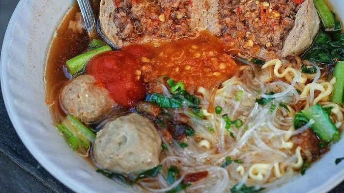 Lezatnya Bakso Urat Granat Pedas Isian Cabai Rawit