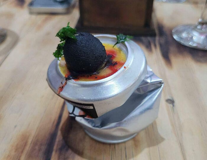 Mencoba Menu Unik dan Nyeleneh di Restoran Paling Viral