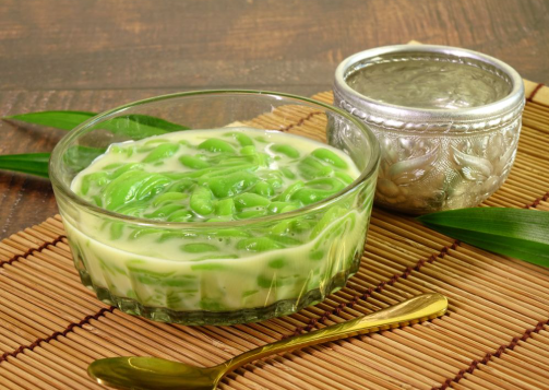Review Makanan Es Cendol Segar dan Menyegarkan
